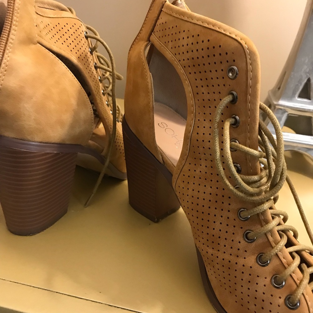 Open toe boots - Picture 2 of 3